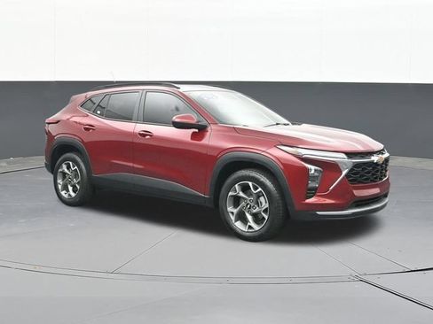 Used 2024 Chevrolet Trax LT w/ LT Convenience Package FWD image 18