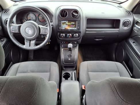 Used 2017 Jeep Patriot Latitude AWD/4WD image 12