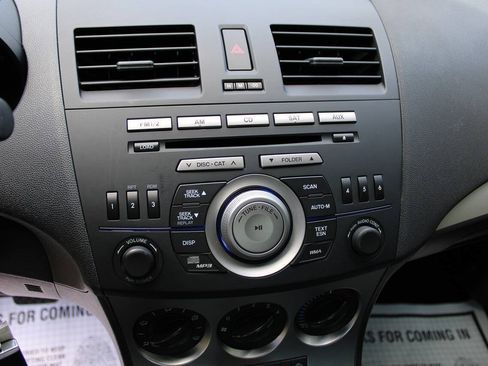 Used 2010 MAZDA MAZDA3 i Touring FWD image 23