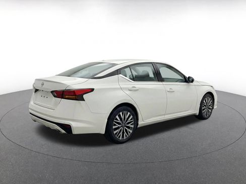 Used 2025 Nissan Altima 2.5 SV FWD image 9