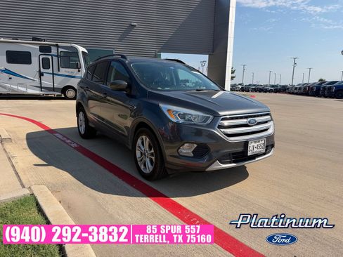 Used 2017 Ford Escape SE w/ SE Leather Comfort Package FWD image 1