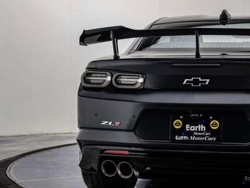 Used 2024 Chevrolet Camaro ZL1 RWD image 17