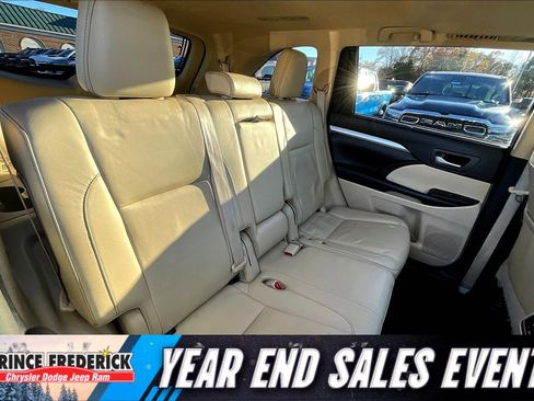 Used 2017 Toyota Highlander XLE image 25