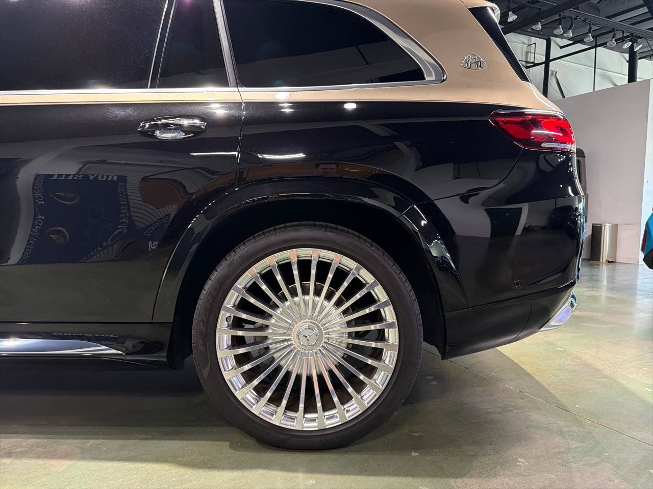 Used 2023 Mercedes-Benz Maybach GLS 600 4MATIC image 4