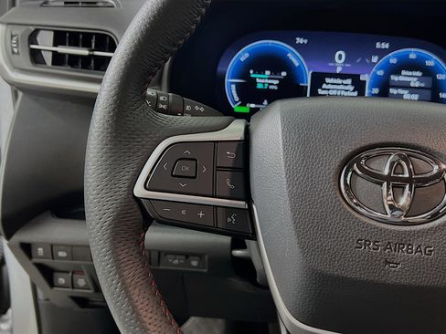 Used 2025 Toyota Sienna XSE image 19