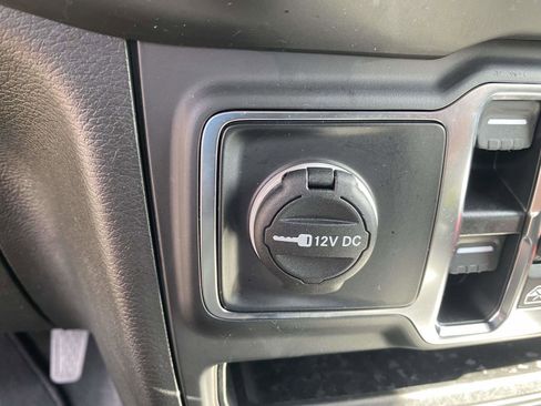 Used 2022 Jeep Wrangler Unlimited Sahara image 6