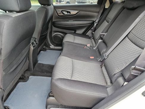 Used 2020 Nissan Rogue SV w/ Premium Package FWD image 17