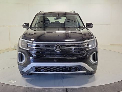 Used 2024 Volkswagen Atlas Peak Edition SEL image 2