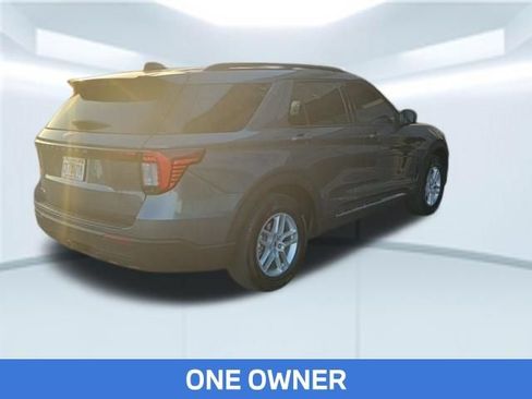 Used 2025 Ford Explorer Active RWD image 3