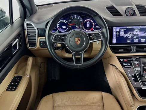 Used 2021 Porsche Cayenne w/ Driver Memory Package image 16