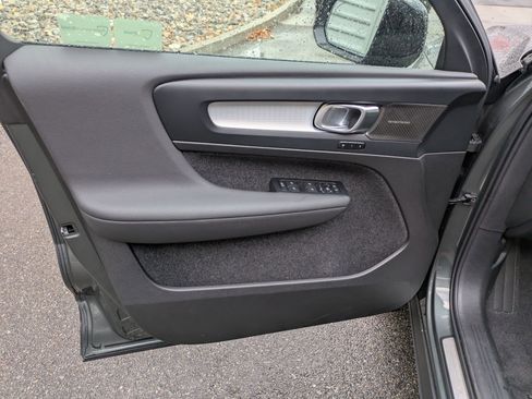 New 2026 Volvo XC40 B5 Ultra w/ Protection Package Premier image 11