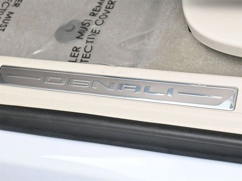 Used 2023 GMC Acadia Denali image 20