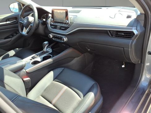 Used 2024 Nissan Altima 2.5 SR AWD/4WD image 8