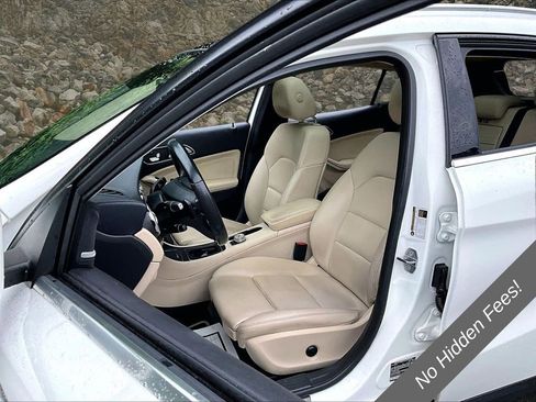 Used 2019 Mercedes-Benz GLA 250 4MATIC w/ Premium Package image 22