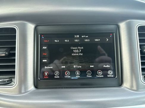 Used 2022 Dodge Charger SXT RWD image 16
