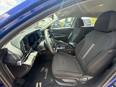 Used 2021 Hyundai Elantra SE FWD image 9
