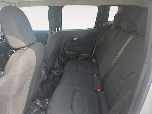 Used 2019 Jeep Renegade Latitude AWD/4WD image 14