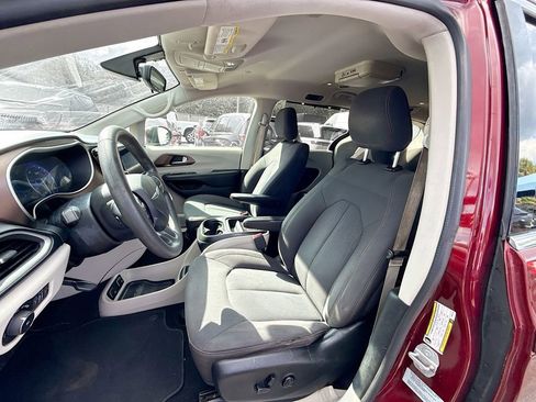 Used 2017 Chrysler Pacifica Touring Plus w/ Tire & Wheel Group image 23