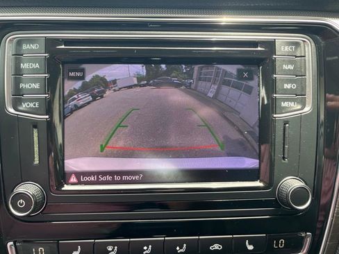 Used 2017 Volkswagen Passat 1.8T SE FWD image 17