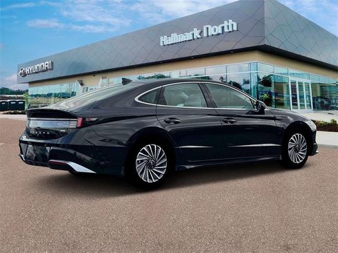 New 2025 Hyundai Sonata Limited image 8