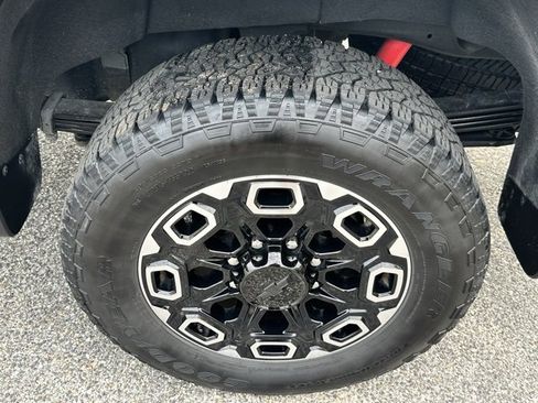 Used 2024 Chevrolet Silverado 2500 LTZ w/ LTZ Convenience Package image 24