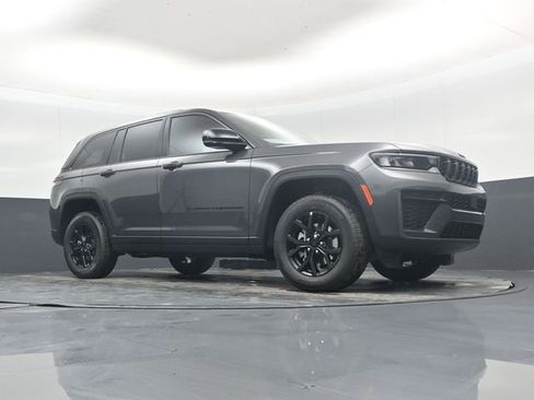 New 2026 Jeep Grand Cherokee Altitude image 38