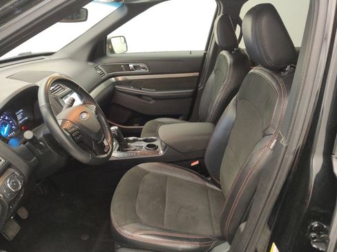 Used 2018 Ford Explorer XLT w/ Equipment Group 202A FWD image 17