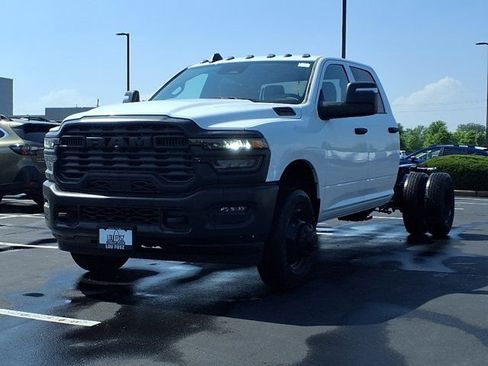 New 2025 RAM 3500 Tradesman w/ Safety Group AWD/4WD image 2