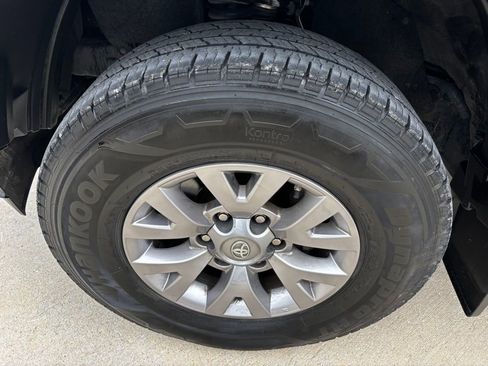 Used 2018 Toyota Tacoma SR5 image 24