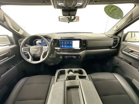 Used 2023 Chevrolet Silverado 1500 LT image 3