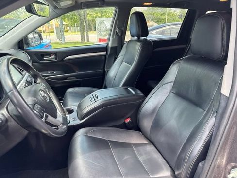 Used 2019 Toyota Highlander XLE AWD/4WD image 10