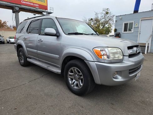 Used 2005 Toyota Sequoia SR5 image 4