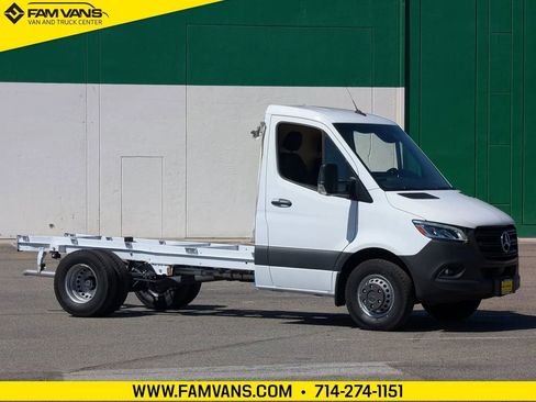 Used 2024 Mercedes-Benz Sprinter 4500 image 1