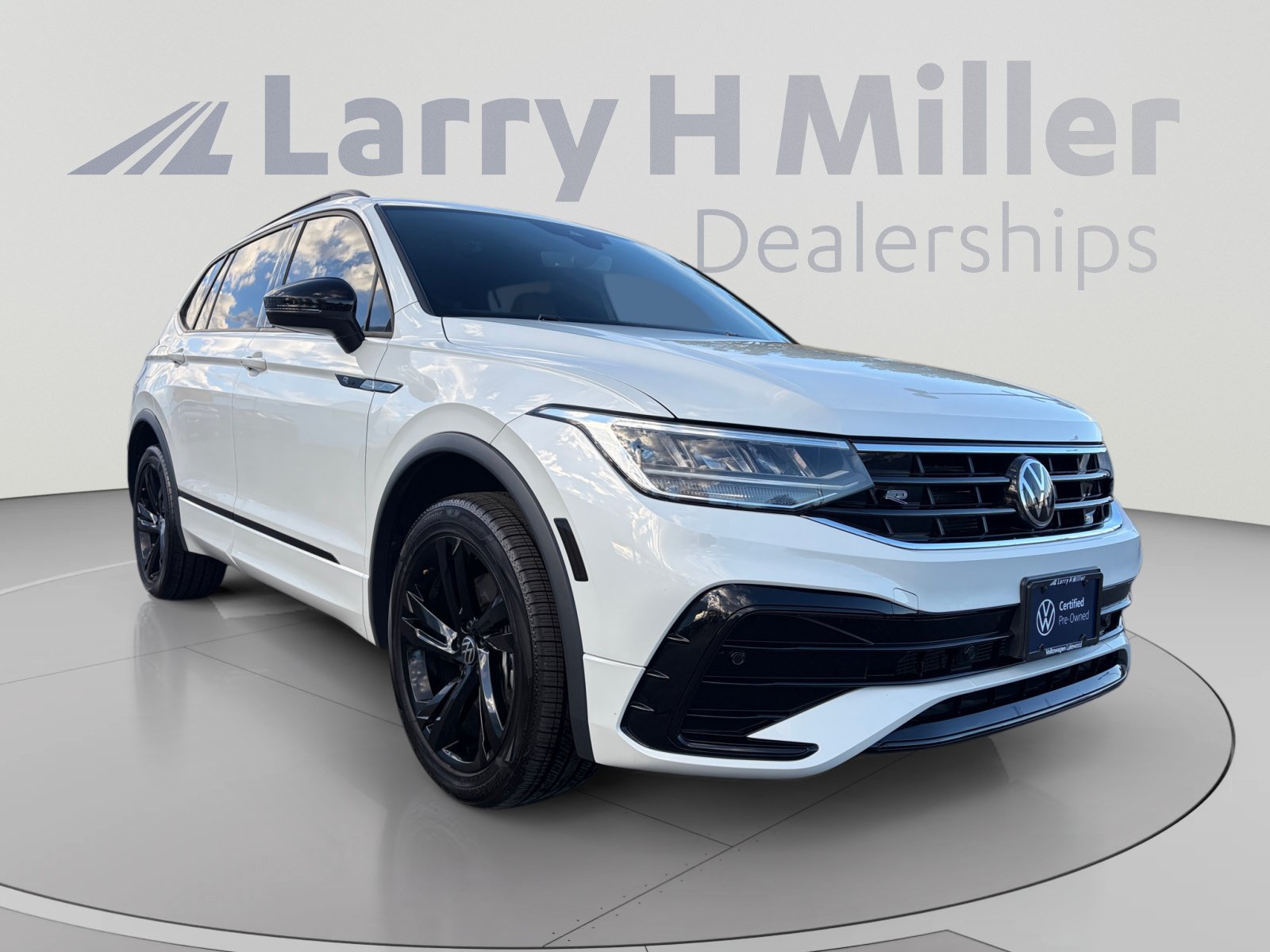 Used 2023 Volkswagen Tiguan SE R-Line AWD/4WD image 7