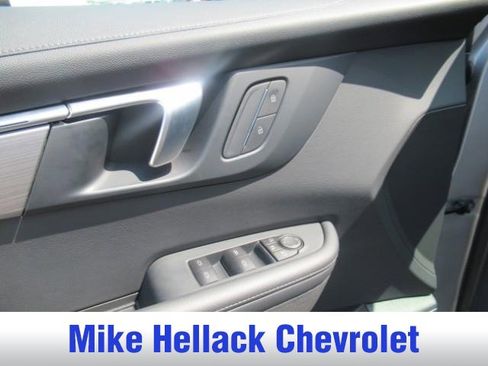 Used 2025 Buick Enclave Preferred FWD image 7
