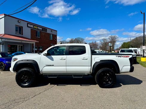 Used 2016 Toyota Tacoma TRD Sport w/ Towing Package image 5