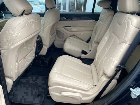 Used 2024 Jeep Grand Cherokee L Limited image 24