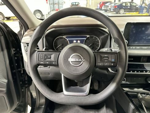 Used 2023 Nissan Rogue SV image 11