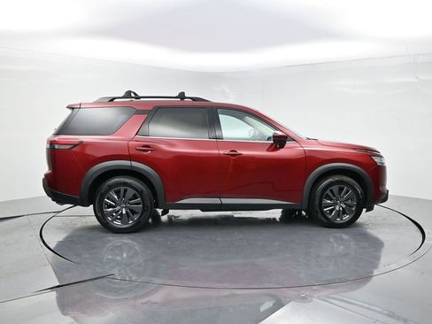 Used 2022 Nissan Pathfinder SV image 4