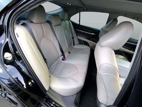 Used 2020 Toyota Camry XSE FWD image 19
