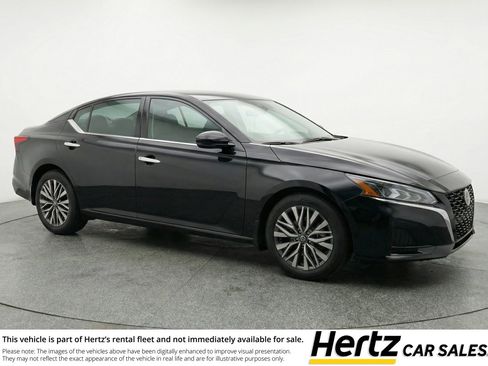 Used 2025 Nissan Altima 2.5 SV FWD image 1