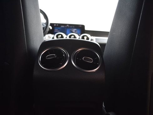 Used 2025 Mercedes-Benz GLB 250 image 31