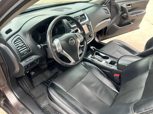 Used 2017 Nissan Altima 2.5 SL w/ 2.5 Technology Package FWD image 16