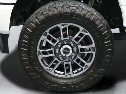 Used 2024 Ford F250 Limited w/ FX4 Off-Road Package AWD/4WD image 10