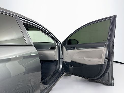 Used 2019 Hyundai Elantra SE image 29