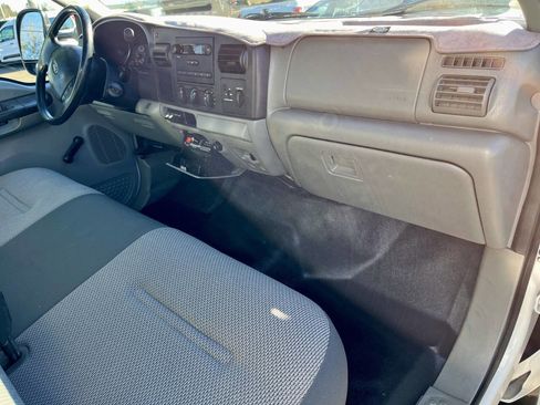 Used 2005 Ford F550 2WD Regular Cab Super Duty image 18