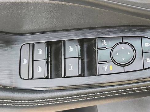 Used 2023 Nissan Rogue SV w/ SV Premium Package image 17