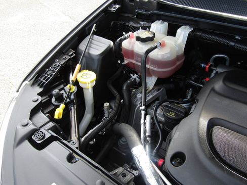 Used 2010 Chrysler Town & Country LX image 13