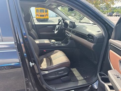 Used 2025 Honda Pilot Elite image 29