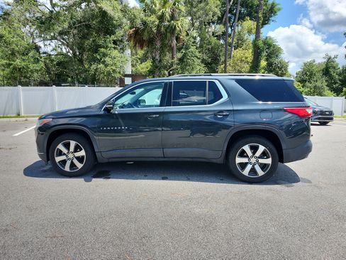 Used 2020 Chevrolet Traverse LT w/ LT Premium Package FWD image 2